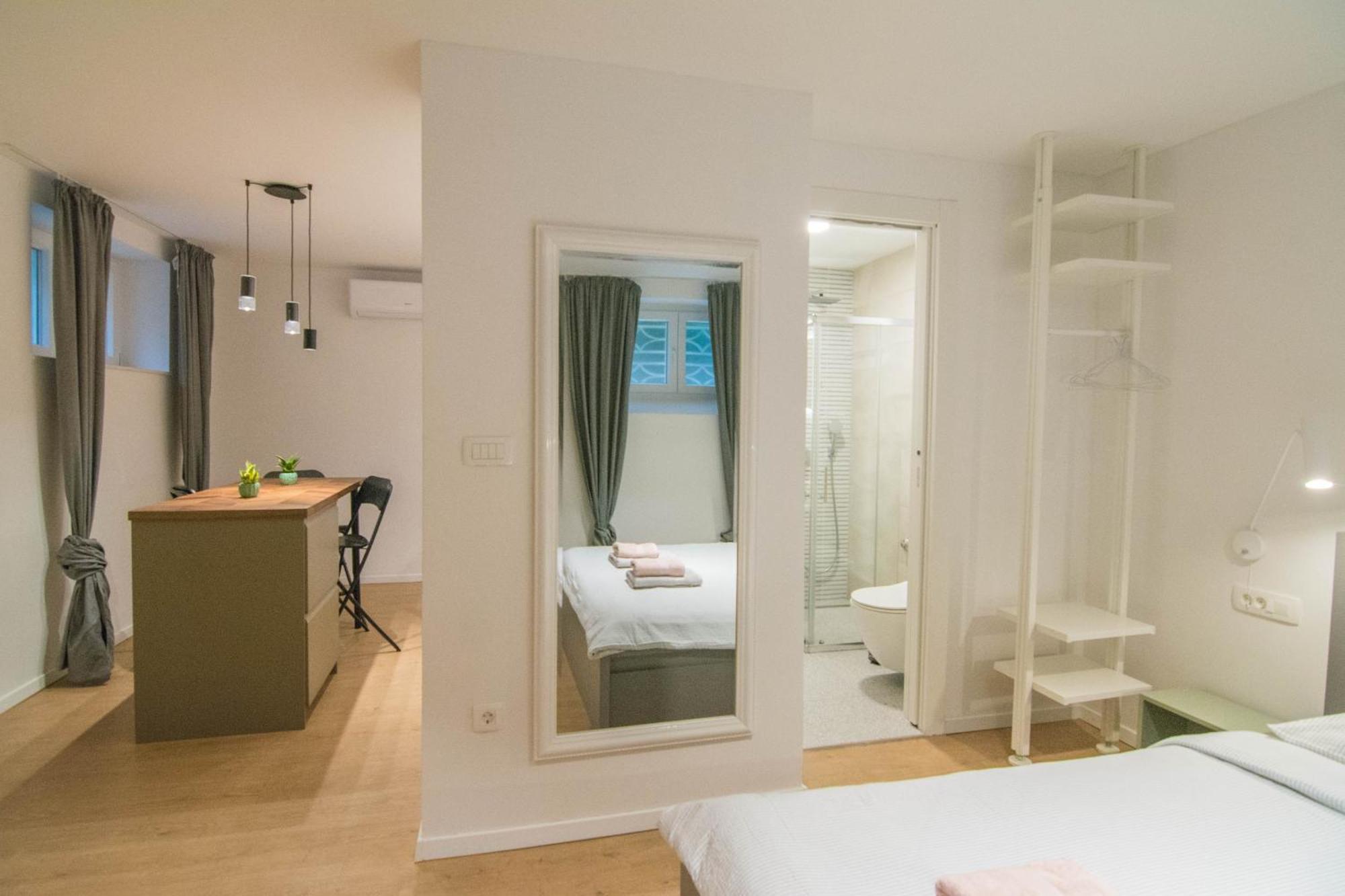 Romiru Rooms And Studio Apartment Spalato Esterno foto