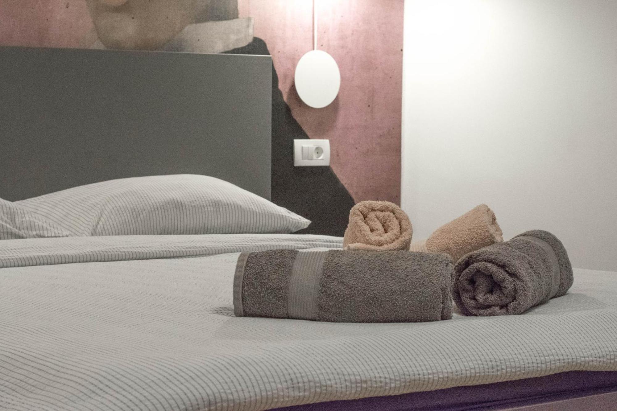 Romiru Rooms And Studio Apartment Spalato Esterno foto