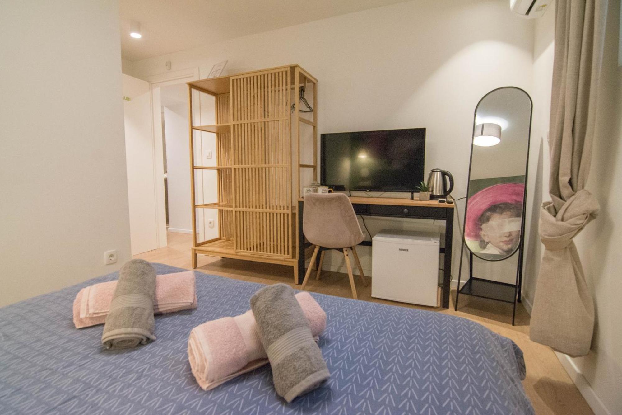 Romiru Rooms And Studio Apartment Spalato Esterno foto