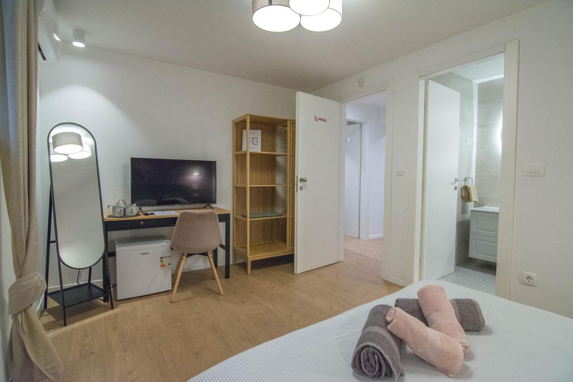 Romiru Rooms And Studio Apartment Spalato Esterno foto
